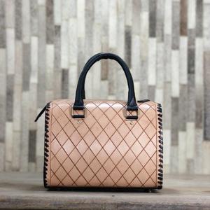 Bolso de mano de cuero de lujo con diseño floral y de cartas de póker, asa superior y cierre de cremallera - Product Image 3