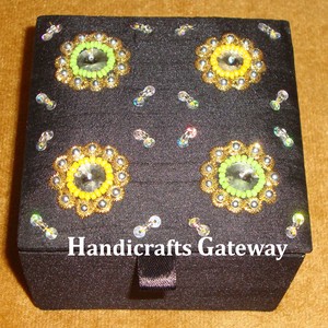 Attractive Looking Very Beautiful Design Zari Embroidery Work <b>Grey</b> Color Jewelry <b>Box</b> for Home Decorations and Wedding Gifts used - Product Image 3