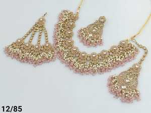 Ensemble de bijoux de mariée vert foncé en quatre pièces, collier Kundan avec Jhumka Mangtika, ensemble de bijoux traditionnels pour mariages et Nikah - Product Image 6