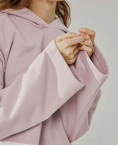 Ventes en gros de sweats à capuche décontractés en tricot uni de haute qualité à manches longues et à logo personnalisé pour femmes - Product Image 1