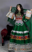 Gaun Gaya Kuchi Afghanistan Hijau Cerah Dengan Bordir Cermin Geometris Berwarna-warni Perhiasan Perak Tradisional Rok Panjang Mengalir
