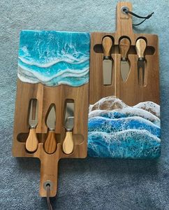 Tabla de servir de madera con resina epoxi de primera calidad con patrones naturales únicos – Decoración y accesorios multiusos para mesa de quesos y frutas - Product Image 3