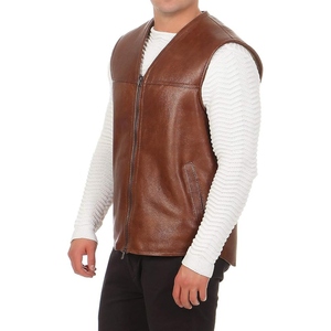 Gilet de moto en cuir authentique conçu pour les hommes qui préfèrent une coupe traditionnelle et une grande durabilité - Product Image 2