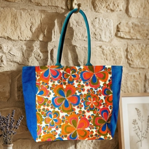 กระเป๋าหิ้วชายหาดผ้ากระสอบปอกระเจาเป็นมิตรกับสิ่งแวดล้อม กระเป๋าช้อปปิ้งผ้าแคนวาสแบบใช้ซ้ำได้ ฝาปิดแบบมีหูเกี่ยว ปิดด้วยแถบตีนตุ๊กแก พิมพ์โลโก้ตามสั่ง กระเป๋าถือสำหรับใส่ของขวัญ - Product Image 6