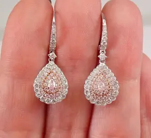 Boucles d'oreilles clous en argent sterling plaqué, serties de moissanite véritable taille ronde 2,00 carats, style mignon avec sertissage griffe - Product Image 2