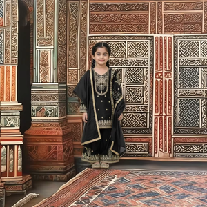 Salwar Kameez en soie brodée pour filles, 3 pièces, vêtements ethniques pour enfants, dupatta, robe de fête indienne pakistanaise, mariages, festivals - Product Image 1