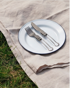 Ensemble de couverts portables en métal noir mat, fourchette, couteau, cuillère, design minimaliste pour le camping et les activités de plein air - Product Image 4