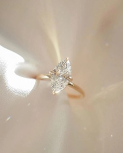 แหวนเพชรทรงมาร์คีส์มินิมอล 2 กะรัต เพชรเลี้ยงในห้องปฏิบัติการ ทองคำขาว 14K วงแหวนบาง 1.8 มม. แหวนหมั้นหรือแหวนวันครบรอบสุดหรู - Product Image 2