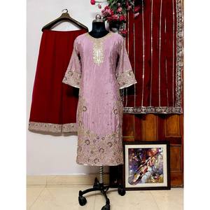 Ensemble de costume de fête XL avec broderie de fil et de paillettes - Product Image 2