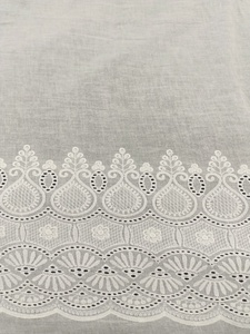 Suave, transpirable y bellamente elaborado, ideal para ropa étnica. Tela de algodón Daman 44 para usar en vestidos, kurtis, etc. - Product Image 4