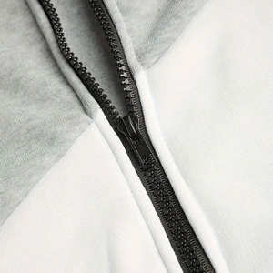 Chándal ajustado de alta calidad para hombre, diseño personalizado, transpirable, venta al por mayor, ideal para la temporada de invierno, con logo impreso en relieve. - Product Image 4