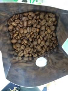 เมล็ดกาแฟโรบัสต้าเวียดนาม R1S16 R1S18 แบบเปียกทำความสะอาดแล้ว คุณภาพส่งออก บรรจุภัณฑ์แบบเมล็ดเต็ม รับผลิตแบรนด์ส่วนตัว อายุการเก็บรักษา 2 ปี คั่วบดแล้ว - Product Image 6