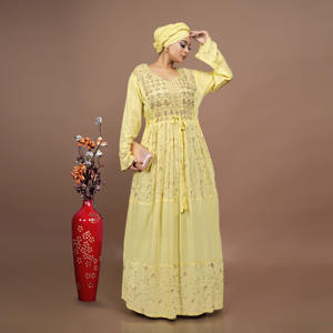 Kaftan en rayonne brodé avec corsage à broderie complexe, silhouette maxi fluide et tissu doux et respirant pour les occasions spéciales - Product Image 3