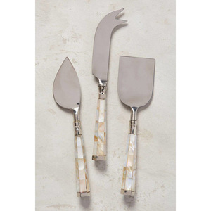 Ensemble de couteaux à fromage faits à la main avec manche en nacre et lames en acier inoxydable poli miroir, pour une dégustation luxueuse à la maison et comme cadeau de mariage - Product Image 1