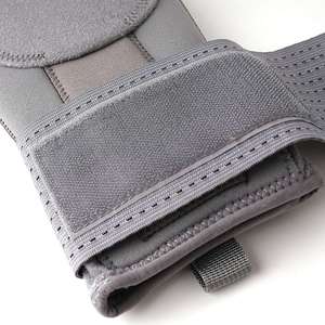 Guante de béisbol de cuero premium con diseño a prueba de golpes, protección para los dedos y muñeca, ligero y duradero. - Product Image 3