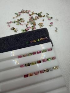 Tourmaline naturelle multicolore 10x3-5x3MM 41 carats Lot Coupe Baguette Pierre extraite de mine africaine Effet de couleur sans trou ZEHRA GEM - Product Image 5
