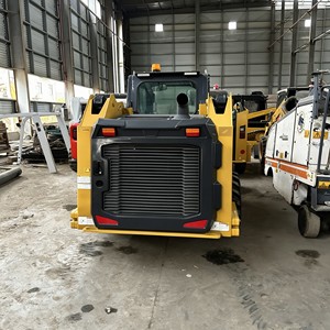 Chargeuse compacte sur roues robuste XC7-SR08B avec pompe PLC et boîte de vitesses, garantie 1 an pour les travaux municipaux et agricoles - Product Image 6