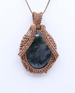 Collier en agate naturelle avec pendentif enroulé de fil de cuivre |   Collier artisanal bohème en pierres précieuses - Product Image 1