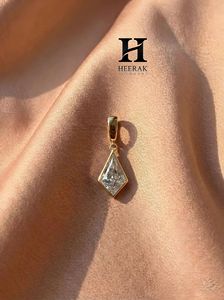 Collar con Colgante de Diamante Corte Cometa Minimalista, Colgante Solitario en Forma de Cometa de Oro de 14k para Mujer, Joyería Fina Geométrica - Product Image 4