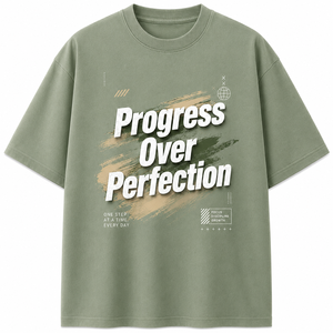 Camiseta de Manga Corta para Hombre, Color Verde Oliva, Cuello Redondo, Corte Regular, Diseño con Letras Estampadas, Informal, Transpirable, Ecológica, 180g, 100% Algodón - Product Image 1