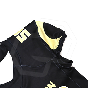 Camiseta de Fútbol Americano para Hombre al por Mayor, Negra y Amarilla, Personalizada por Sublimación, Cuello en V, Transpirable, de Poliéster, Manga Corta, Ropa Deportiva de Equipo - Product Image 3