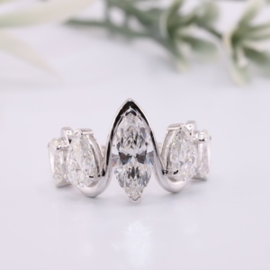 Anillo de Boda con Diamante Cultivado en Laboratorio con Corte Marquesa en Forma de Pera, Oro Blanco, Bisel en Forma de V, Joyería Fina de Regalo - Product Image 1