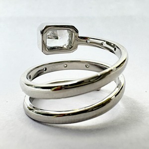 Anillo en Espiral con Diamante Cultivado en Laboratorio, Corte Radiante, 1.25 CTW, Certificado IGI, Oro Blanco Sólido de 9K, Engaste de Bisel, Joyería - Product Image 4