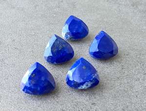 Pierre précieuse naturelle Lapis Lazuli en forme de cœur, taille facetée, calibrée, pour la lithothérapie et la fabrication de bijoux - Product Image 5