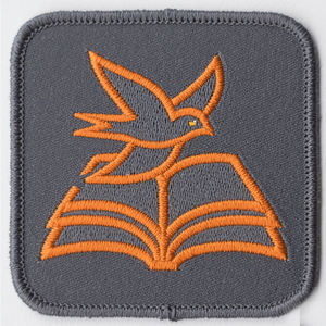 Écusson brodé rectangulaire, gris foncé, orange, oiseau, livre, écusson brodé personnalisé, écusson pour homme ou femme - Product Image 1