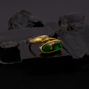Bague ouverte en émeraude verte - Bague bohème artisanale en pierres précieuses - Bijoux en laiton plaqué or 18 carats - Cadeau personnalisé - Product Image 4