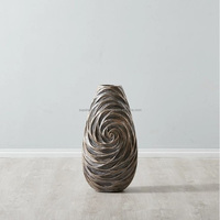 Pot de fleurs et vase en laiton au design tendance, pour l'extérieur et l'intérieur, grands vases en métal / grands pots à fleurs dorés / pots de fleurs à vendre