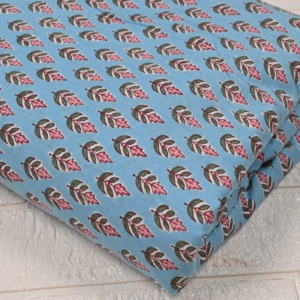 Tela de Algodón Ecológica Ignífuga con Estampado a Mano Estilo Kalamkari, Diseño de Hojas Azules Cielo Indias, Hecha a Mano para Prendas y Decoración del Hogar - Product Image 4
