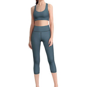 Ensemble de yoga pour femmes de conception unique fabriqué au Pakistan, pour une utilisation en extérieur, en polyester. - Product Image 1