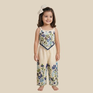 Ensemble coordonné sans manches pour enfants, brodé, en coton khadi, avec travail floral en dori et nœud assorti, pour les fêtes et les tenues décontractées. - Product Image 1