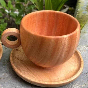 Tasse à thé et à café en bois massif, design unique, naturelle et solide, de forme cylindrique avec une poignée élégante - Product Image 3