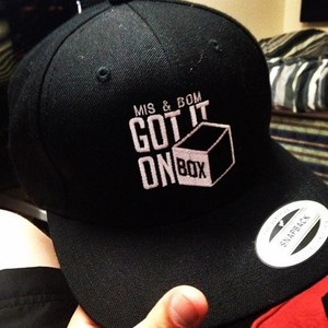 หมวกแก๊ป Snapback สีดำ ผ้าฝ้าย ปักลายตัวอักษร ดีไซน์ Unisex ปรับขนาดได้ 6 แผง สไตล์สตรีท - Product Image 5