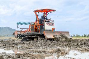 Tractor Oruga HOGICO HG-80VN de Alto Rendimiento con Motor Potente de 80HP, Diseño Duradero, Equipo Agrícola Multifuncional 3 en 1 - Product Image 4