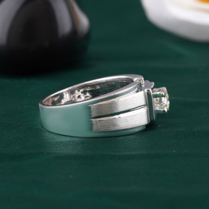 Bague de mariage solitaire pour homme en or 14 carats avec diamant de laboratoire taille ronde, clarté VVS2, sertissage à griffes et clos, bijoux fins - Product Image 3