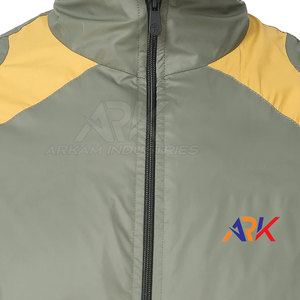 Veste coupe-vent légère pour l'hiver avec une coupe ajustée et un design résistant aux intempéries pour un usage quotidien en extérieur - Product Image 6