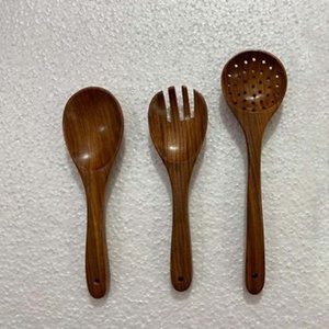 Cuillère à salade en bois de couleur naturelle Royal Design, cuillère à mélanger, couverts réutilisables élégants pour la cuisine - Product Image 3