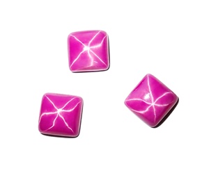 Rubis Étoilé Rouge Carré 10x10 mm 7 Carats Créé en Laboratoire Poli Opaque Cabochon avec Effet Étoile à 6 Branches pour la Fabrication de Bijoux - Product Image 4