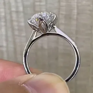 Anillo de Compromiso Solitario con Moissanita de Corte Ovalado, Plata de Ley 925, Chapado en Oro, Engaste de Garras, Anillo de Boda Clásico para Mujer - Product Image 2