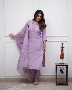 Ensemble Kurti, pantalon et dupatta pour femme en coton rayonne chanderi brodé de qualité supérieure, col en V, idéal pour les fêtes, avec protection solaire à séchage rapide - Product Image 6