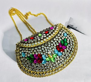 Nouveau Sac de Soirée de Luxe Plaqué Or, Pochette Indienne en Pierres Kundan, Sac de Mariée Ethnique Orné - Product Image 6
