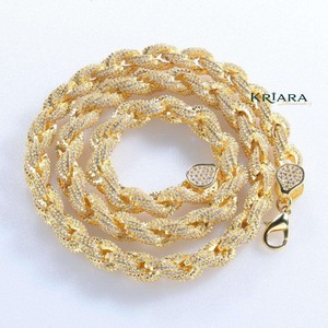 Collier chaîne cubaine plaqué or de qualité supérieure, bijoux de créateur tendance pour hommes et femmes, idéal pour le hip-hop, les mariages et le quotidien, en vente - Product Image 6