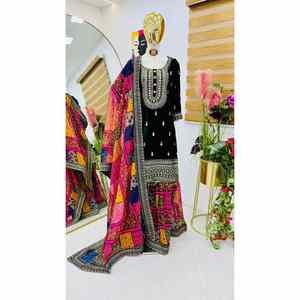 DISEÑADOR TERCIOPELO BORDADO CODIFICACIÓN SECUENCIA TRABAJO TOP SHARARA CON DUPATTA VERDE - Product Image 1