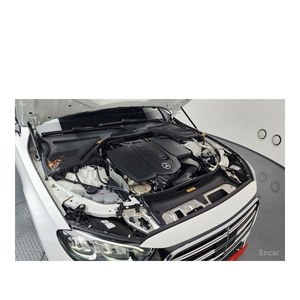 Mercedes-Benz Classe E E220d 4MATIC Exclusive 2025/9, 11 481 km, Diesel, Automatique, Volant à Gauche, Caméra Arrière - Product Image 6