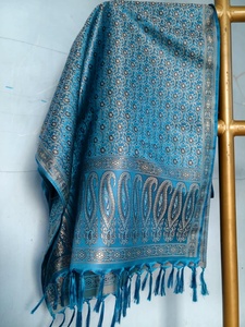 Chal de Seda Tejido con Diseño Paisley Azul Turquesa para Mujer, Bufanda India Tradicional con Flecos - Product Image 1
