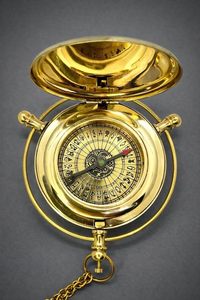 La Brújula Dorada, Alethiometer, Buscador de la Verdadera Vía, Símbolo para Amantes de Películas de Culto, con Cubierta de Cuero - Product Image 2