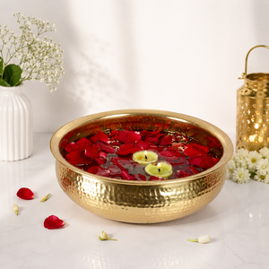 Bol Urli en laiton martelé de qualité supérieure – Bol traditionnel pour bougies flottantes et fleurs, élégant centre de table - Product Image 1